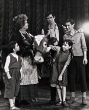 Pert Kelton, Anthony Perkins and Children