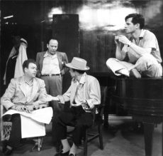 Joseph Mankiewicz,  Frank Loesser, Frank Sinatra an Michael Kidd